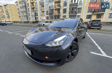 Седан Tesla Model 3 2022 в 