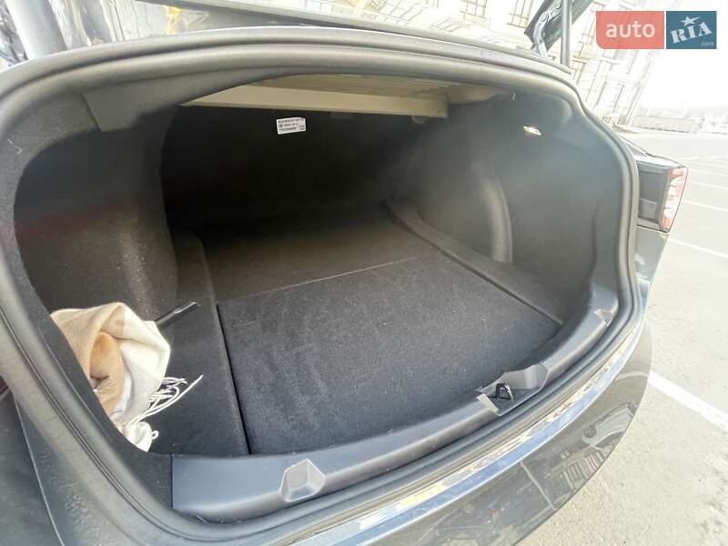 Седан Tesla Model 3 2022 в Киеве