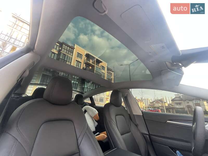 Седан Tesla Model 3 2022 в Киеве