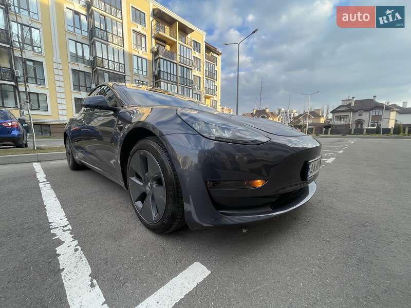 Седан Tesla Model 3 2022 в Киеве