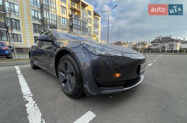 Седан Tesla Model 3 2022 в 
