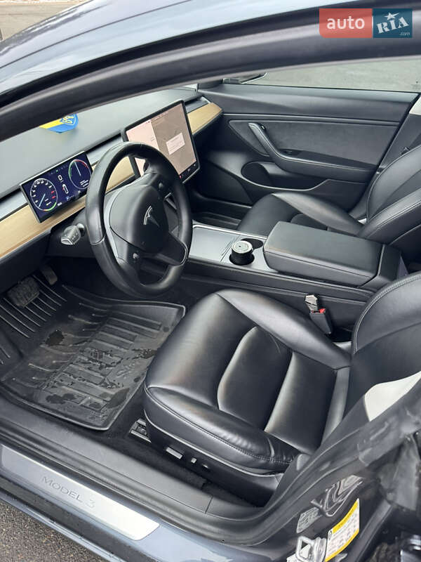 Седан Tesla Model 3 2020 в Києві