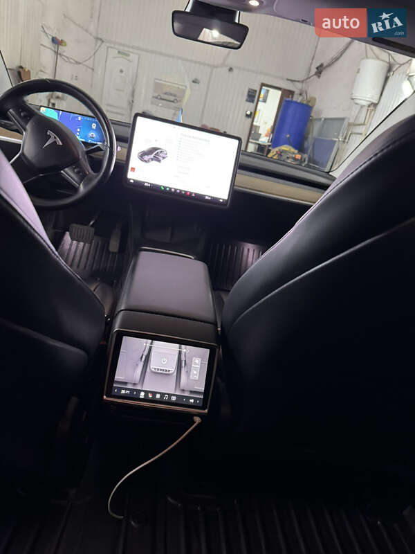 Седан Tesla Model 3 2020 в Києві