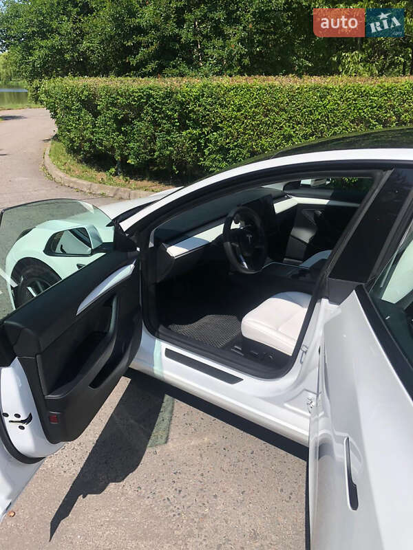 Седан Tesla Model 3 2021 в Рівному