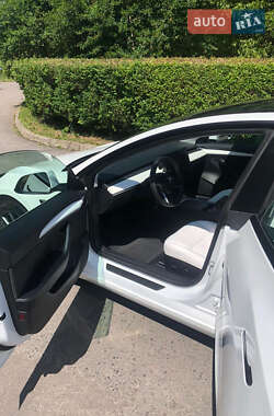 Седан Tesla Model 3 2021 в 