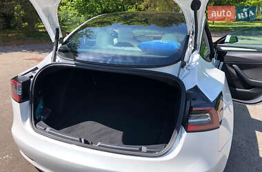 Седан Tesla Model 3 2021 в 
