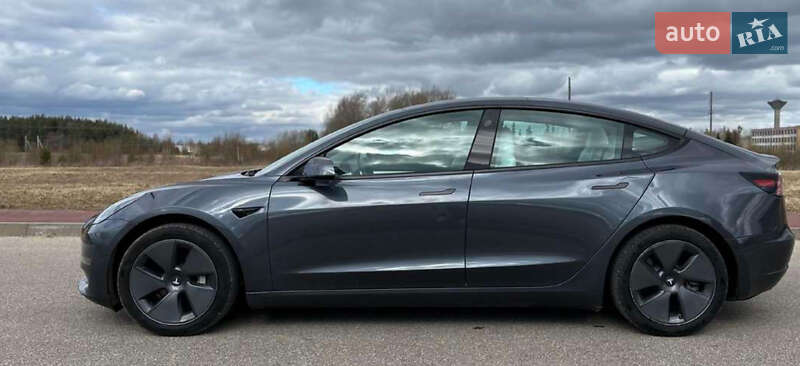 Седан Tesla Model 3 2023 в Тернополі