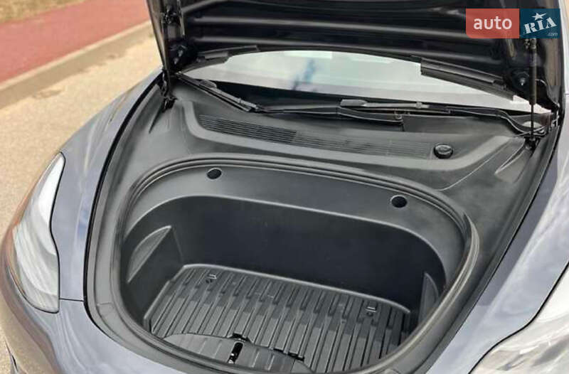 Седан Tesla Model 3 2023 в Тернополі