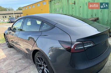 Седан Tesla Model 3 2022 в 