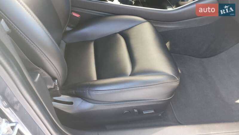 Седан Tesla Model 3 2019 в Києві