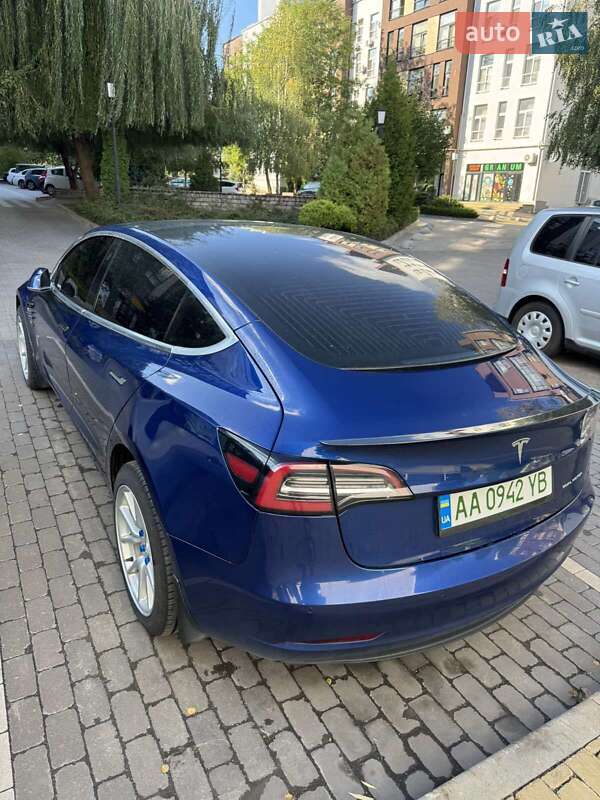 Седан Tesla Model 3 2019 в Киеве