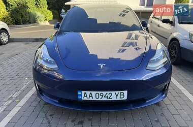Седан Tesla Model 3 2019 в Киеве