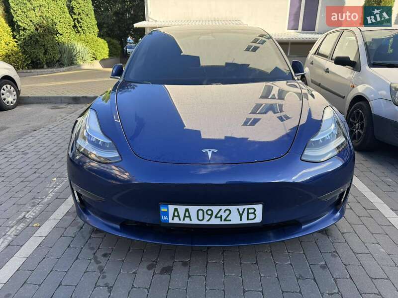 Седан Tesla Model 3 2019 в Киеве