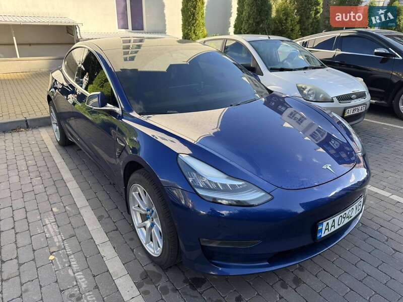 Седан Tesla Model 3 2019 в 