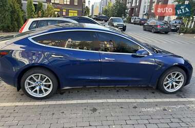 Седан Tesla Model 3 2019 в Киеве