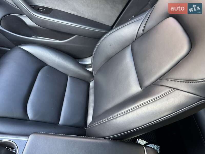 Седан Tesla Model 3 2019 в Киеве