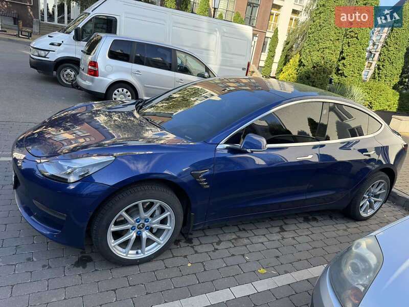 Седан Tesla Model 3 2019 в Киеве