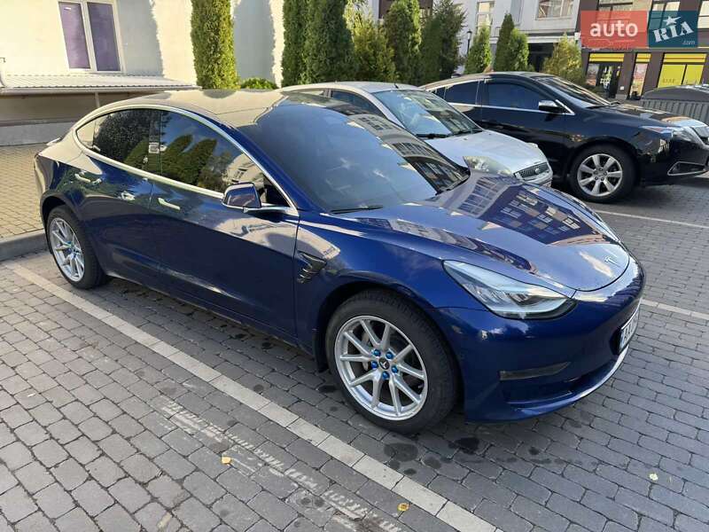 Седан Tesla Model 3 2019 в Киеве