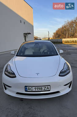 Седан Tesla Model 3 2019 в 