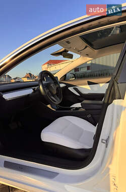 Седан Tesla Model 3 2019 в 