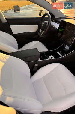 Седан Tesla Model 3 2019 в 