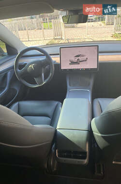Седан Tesla Model 3 2022 в 