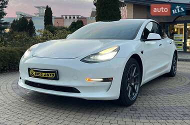 Седан Tesla Model 3 2020 в Львові