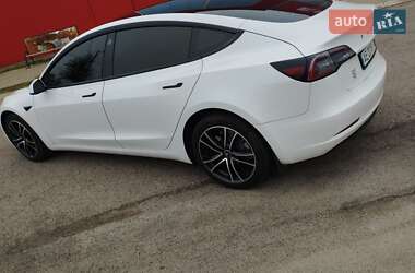 Седан Tesla Model 3 2023 в 