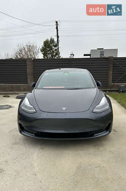 Седан Tesla Model 3 2021 в 