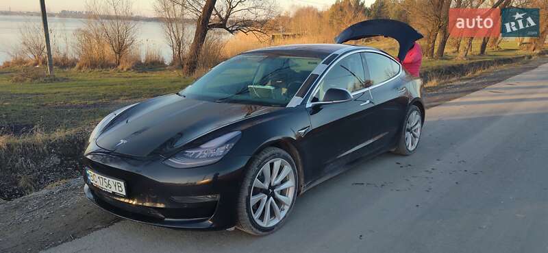 Седан Tesla Model 3 2018 в Львове
