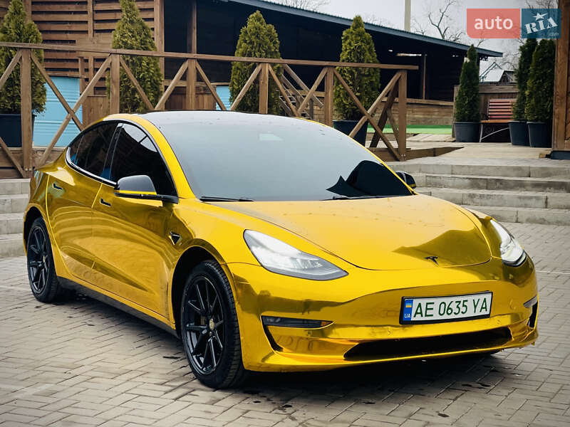 Седан Tesla Model 3 2019 в Кривому Розі