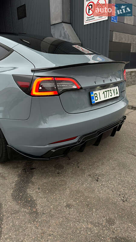 Седан Tesla Model 3 2021 в Кременчуці