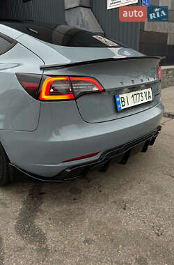 Седан Tesla Model 3 2021 в 