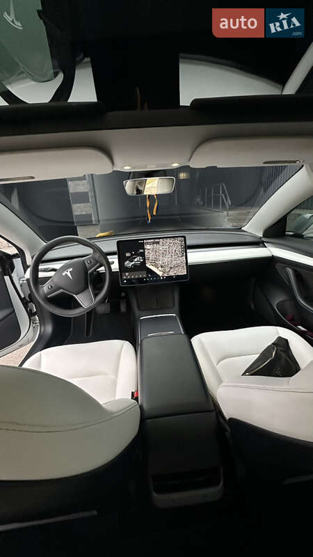 Седан Tesla Model 3 2021 в Кременчуці