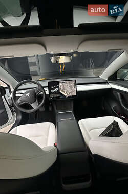 Седан Tesla Model 3 2021 в 