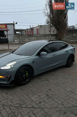 Седан Tesla Model 3 2021 в 