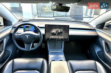 Седан Tesla Model 3 2022 в 