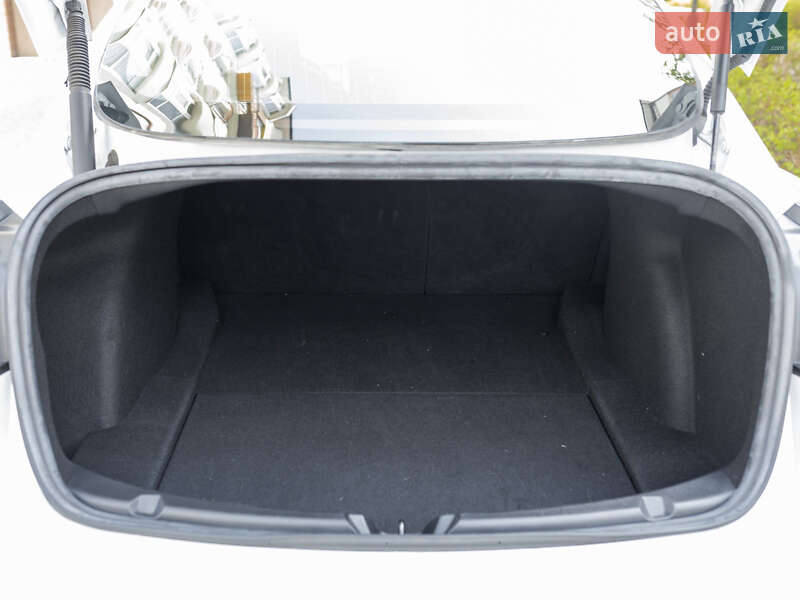 Седан Tesla Model 3 2021 в Криховцах