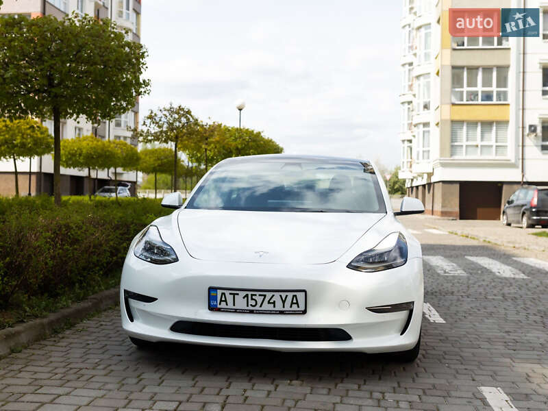 Седан Tesla Model 3 2021 в Криховцах