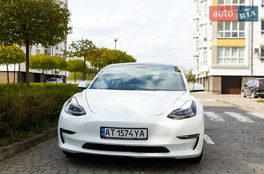 Седан Tesla Model 3 2021 в 