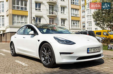 Седан Tesla Model 3 2021 в 