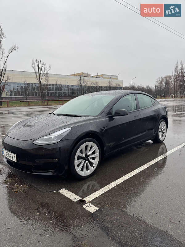 Седан Tesla Model 3 2022 в Киеве