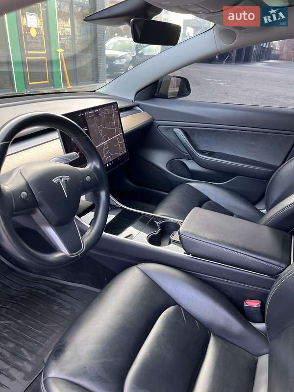 Седан Tesla Model 3 2019 в Івано-Франківську