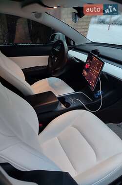 Седан Tesla Model 3 2019 в Киеве