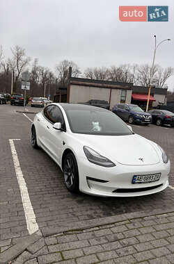 Седан Tesla Model 3 2021 в Дніпрі