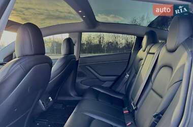 Седан Tesla Model 3 2020 в 