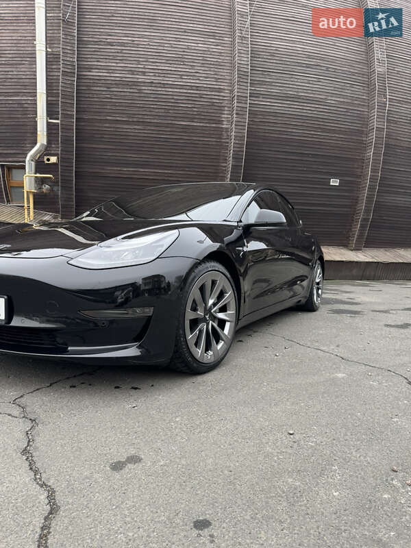 Седан Tesla Model 3 2021 в 