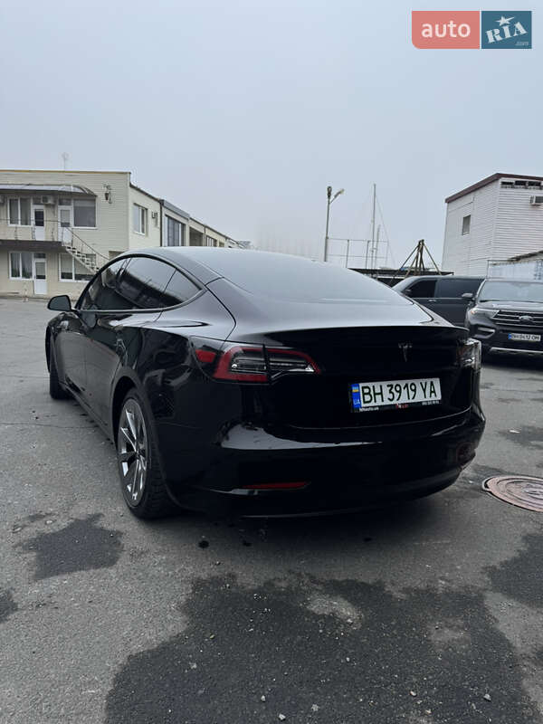 Седан Tesla Model 3 2021 в Одесі