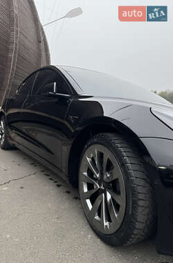 Седан Tesla Model 3 2021 в 
