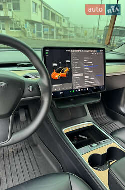 Седан Tesla Model 3 2021 в 